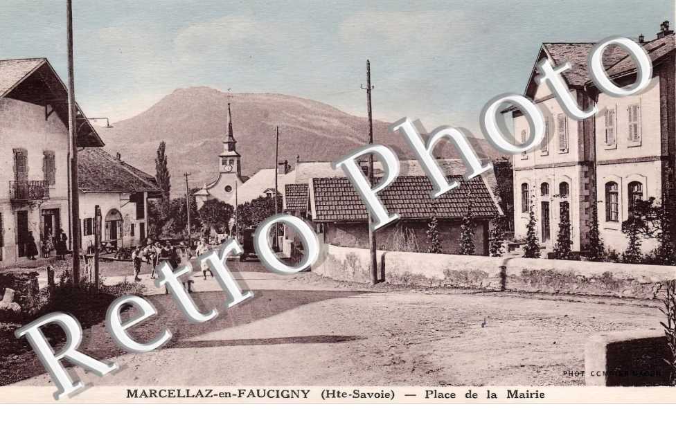 Marcellaz-en-Faucigny. Place de la mairie.