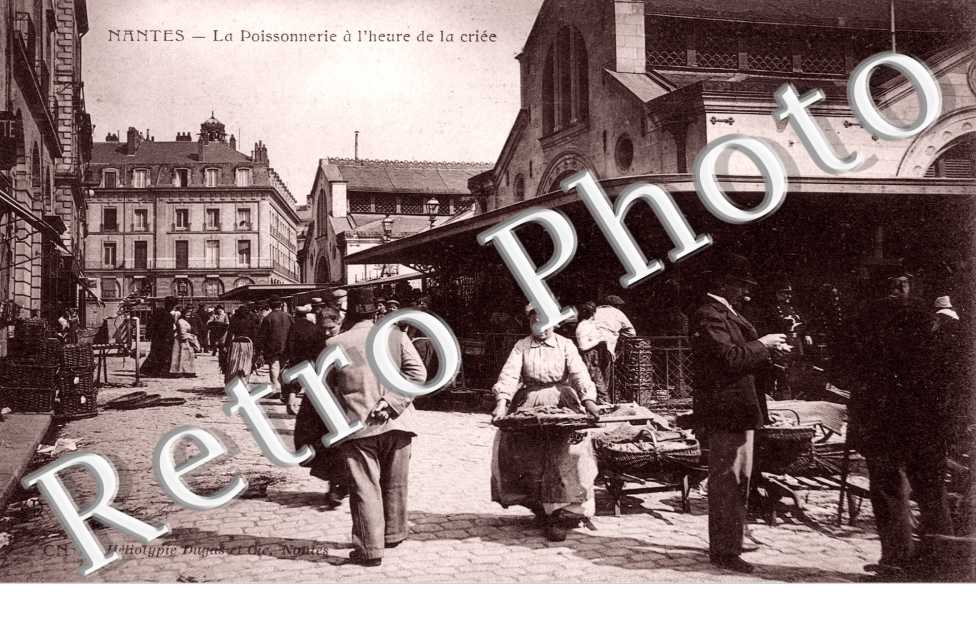 LA POISSONNERIE a L'HEURE DE LA CRIEE