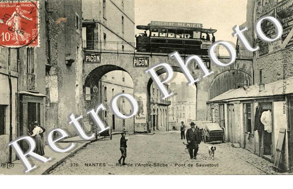 LA RUE DE L&#039;ARCHE SECHE ET LE PONT SAUVETOUT