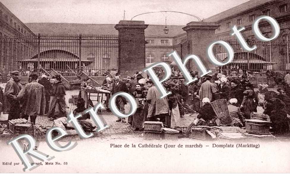 Place de la Cathrale, jour du march- Domplatz, Markttag - anim