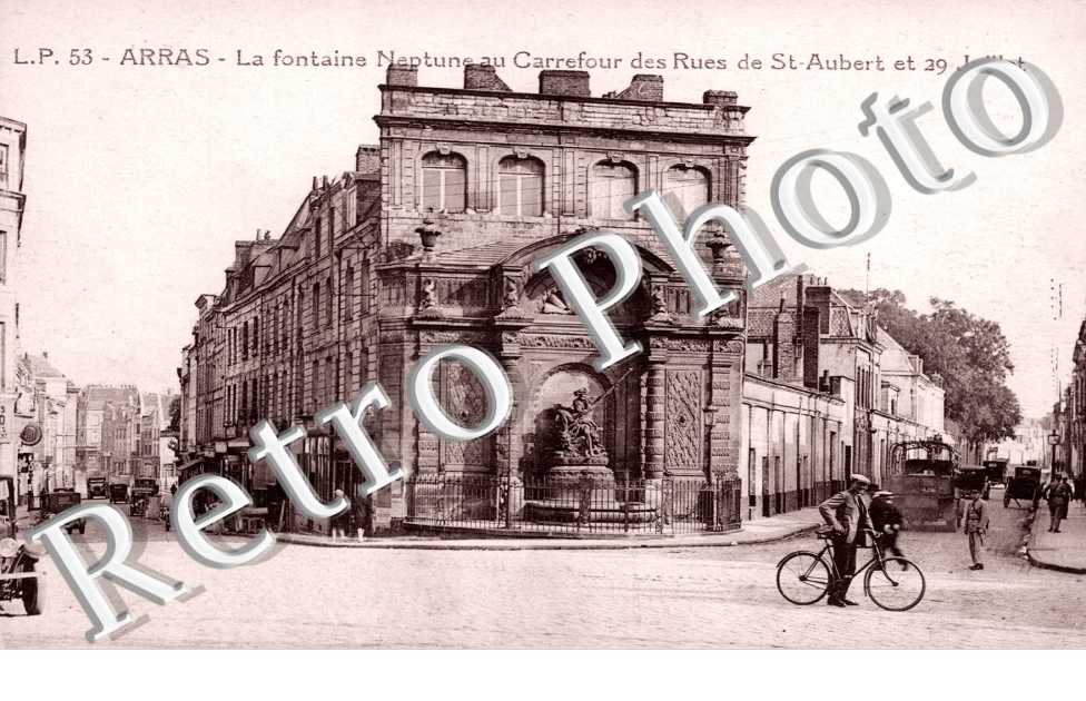 LA FONTAINE NEPTUNE AU CARREFOUR DES RUES DE ST AUBERT