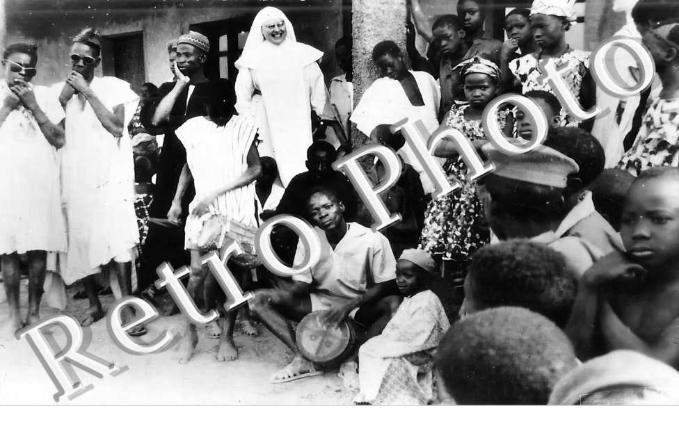 KARANGASSO.Joueurs de percussions