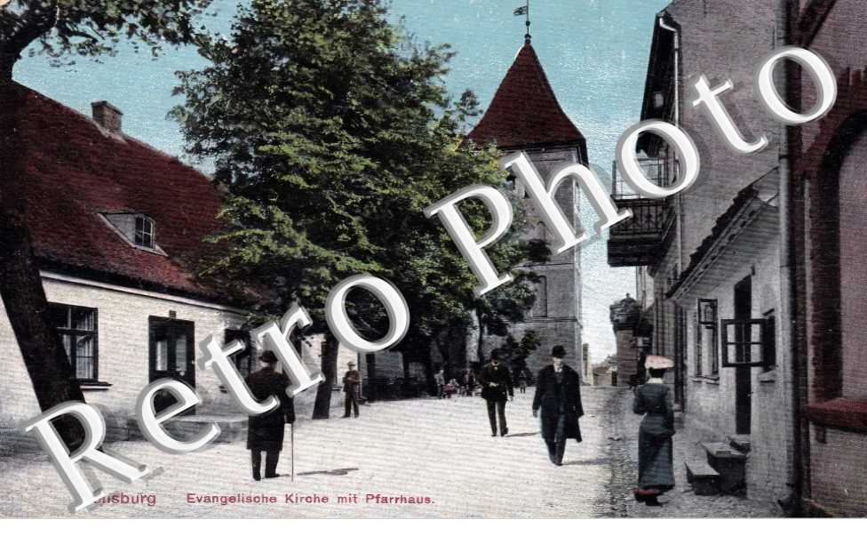 Evangelische Kirche mit Pfarrhaus