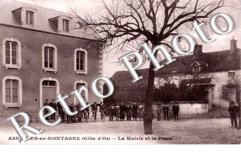 la mairie et la place