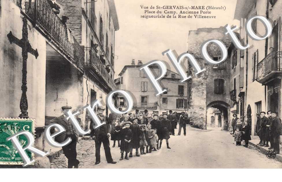 place du Camp. Ancienne porte seigneuriale de la rue de Villeneuve
