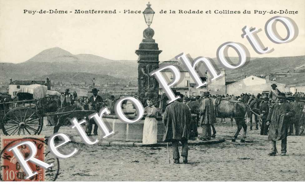 place de la Rodade et collines du Puy de Dome