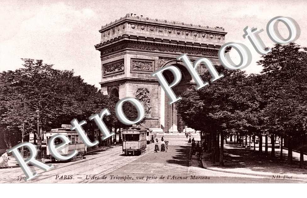L&#039;ARC DE TRIOMPHE VUE PRISE de l&#039;Avenue Marceau