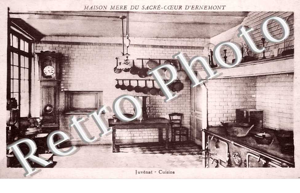 Maison Mère du Sacré-Coeur d'Ernemont. Juvénat