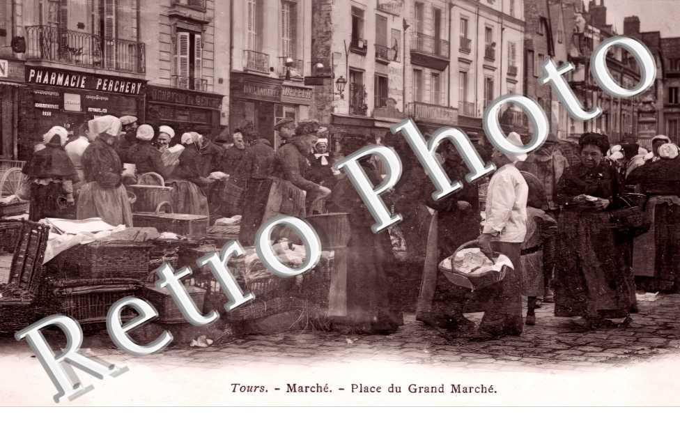 Place du Grand Marché. Pharmacie Perchery.
