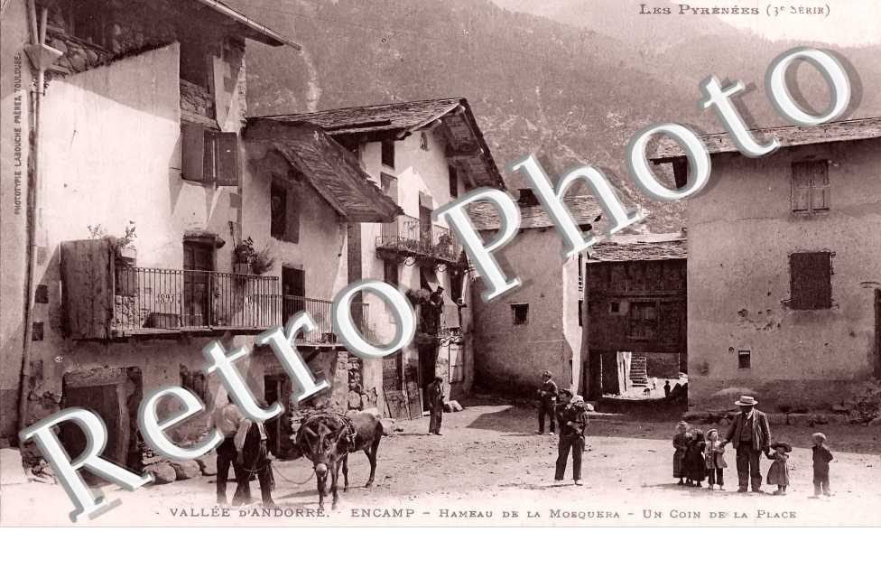 Encamp. Hameau de la Mosquera. Un coin de la place