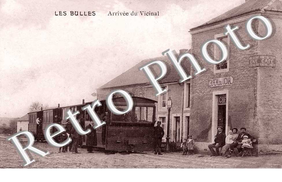 Arrivée du Vicinal. Café