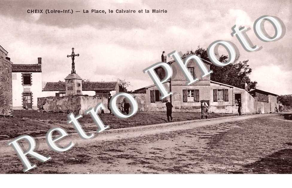 La Place, le Calvaire et la Mairie