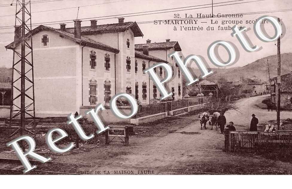 Le groupe scolaire à l&#039;entrée du faubourg