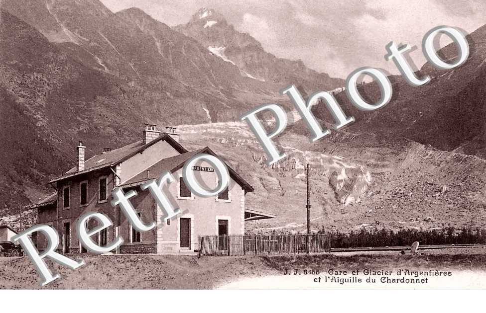 Gare et Glacier d'Argentières et l'Aiguille du Chardonnet