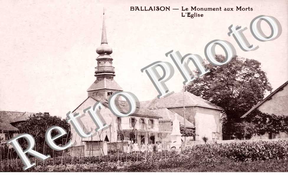 Le monument aux morts. L'église