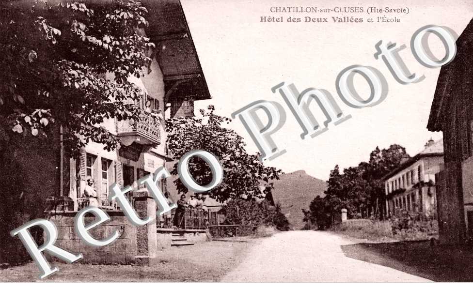 Hôtel des Deux Vallées et l&#039;école