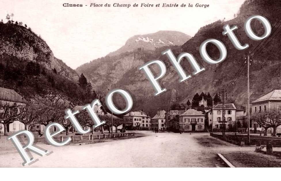 place du champ de foire et entrée de la Gorge