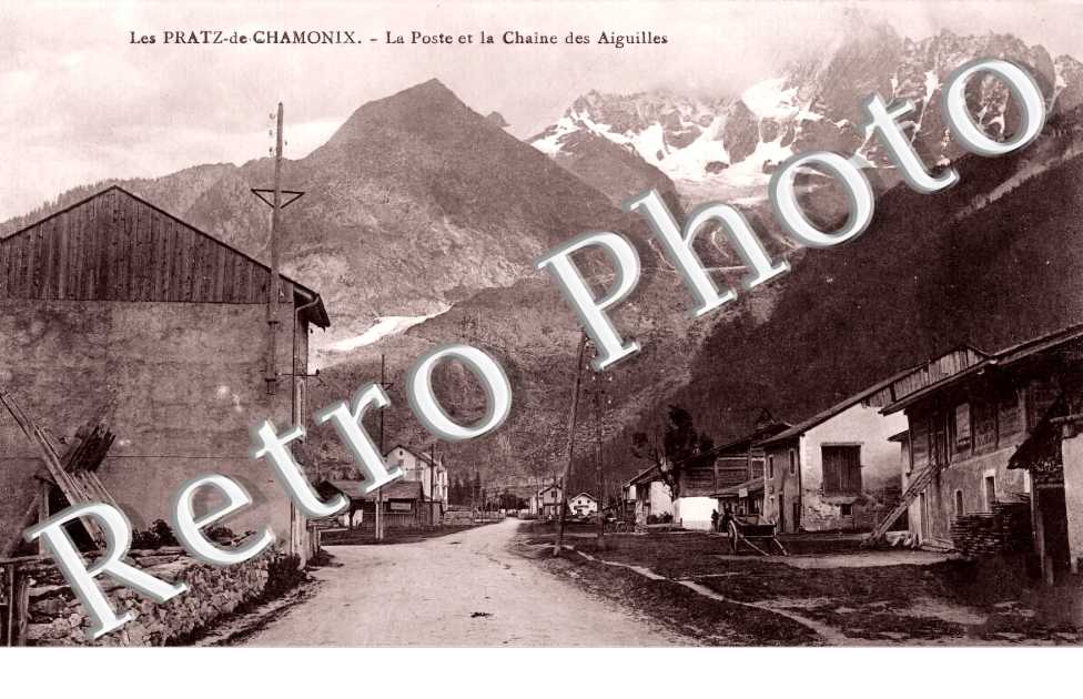LES PRATZ DE CHAMONIX. La Poste et la Chaîne des Aiguilles