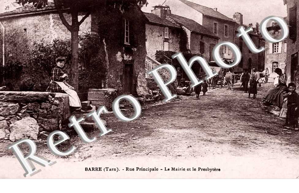 rue principale. La Mairie et le Presbytère