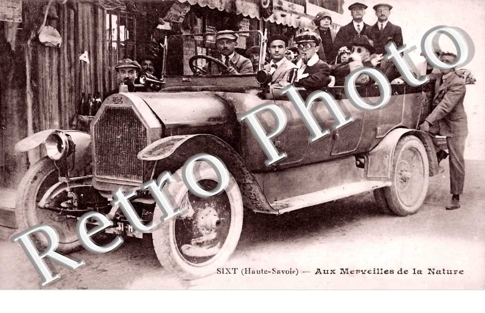 Aux Merveilles de la Natrure. Le départ des cars.