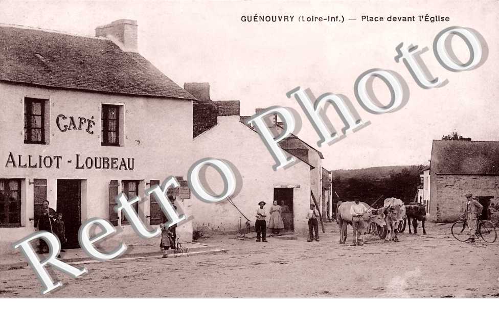 Place devant l&#039;église. Café Alliot-Loubeau