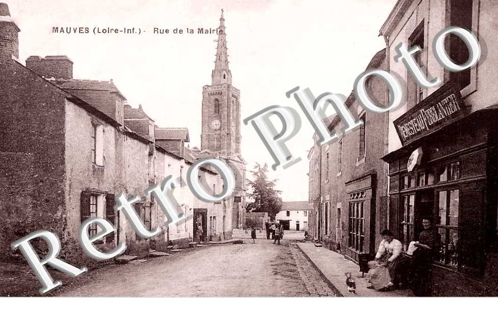 Rue de la Mairie. Ferblantier.