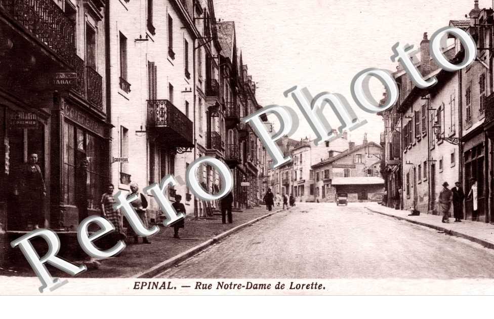 rue Notre-Dame de Lorette. Tabac. Coiffeur.