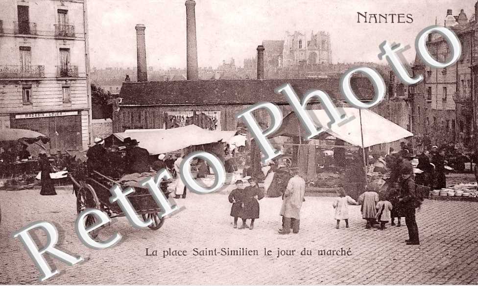 La place Saint-Similien le jour de marché