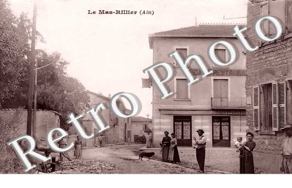 Le Mas-Rillier. Café Restaurant.