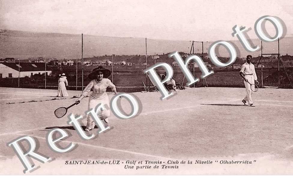Golf et tennis. Club de la Nivelle " Olhaberriéta ". Une partie de tennis