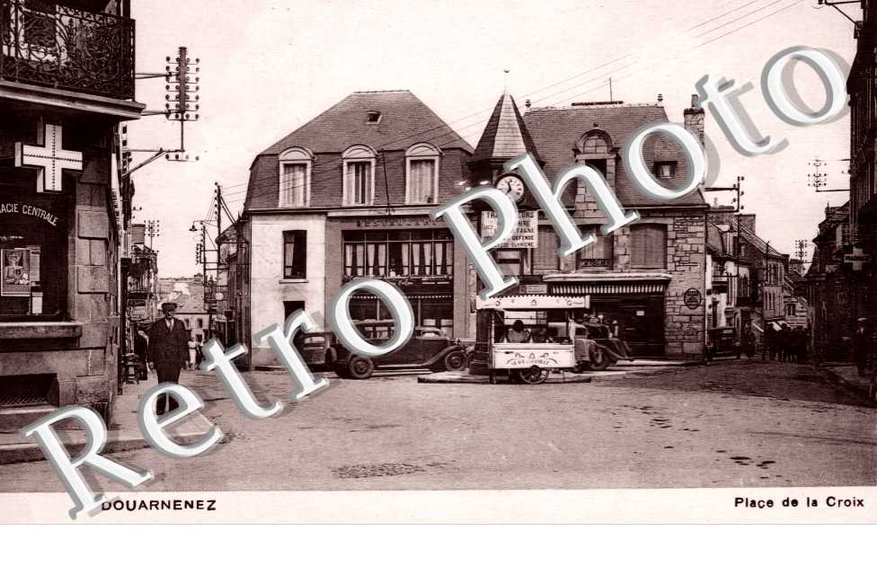 Place de la Croix. Kiosque