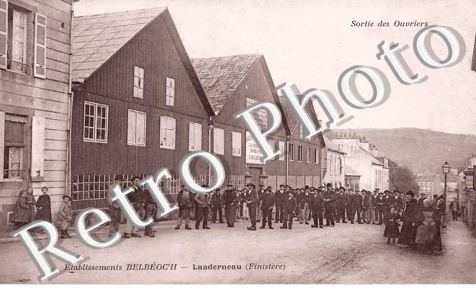 Etablissements Belbéoc'h. Sortie des ouvriers