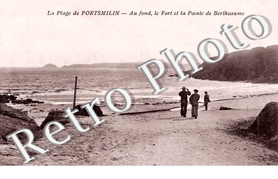 la plage de PORTSMILIN. Au fond, le Fort et la Pointe de Bertheaume