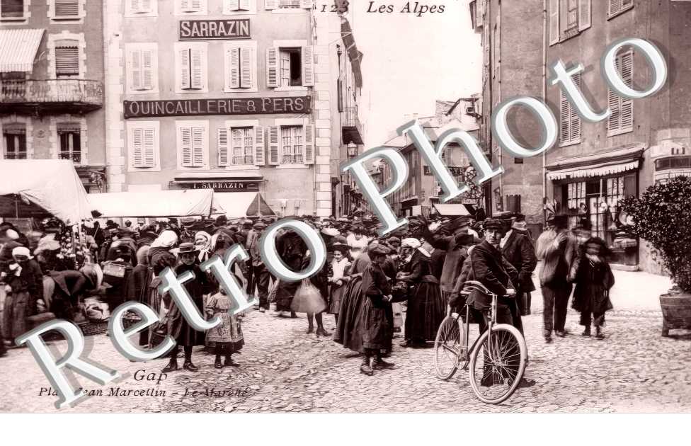 Place Jean Marcellin. Le Marché. Sarrazin Quincaillerie