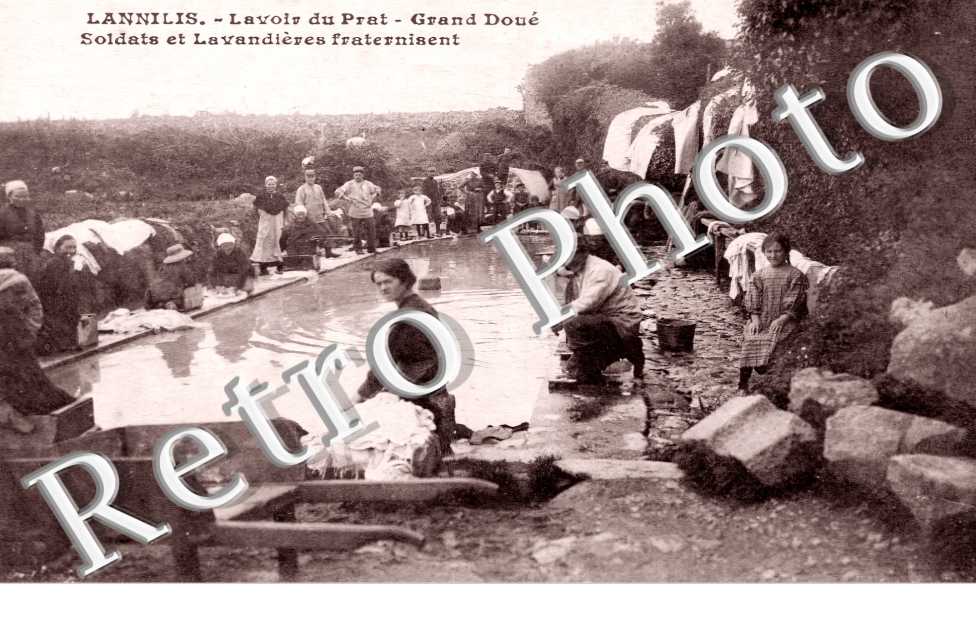 Lavoir du Prat. Grand Doué. Soldats et Lavandières fraternisent