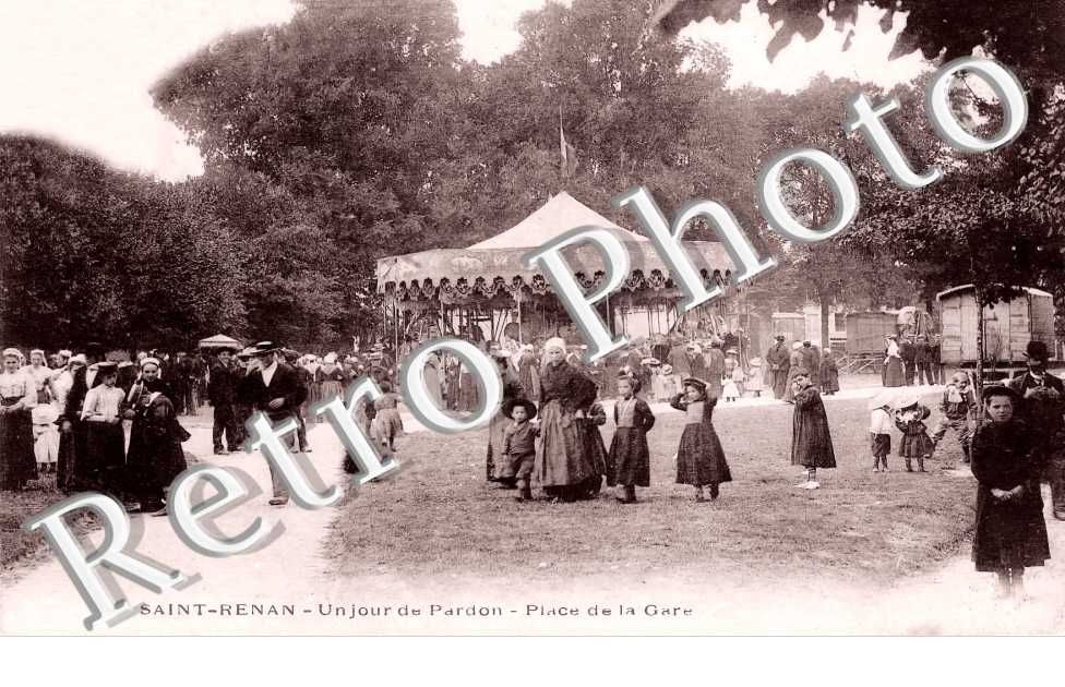 un jour de Pardon. Place de la Gare