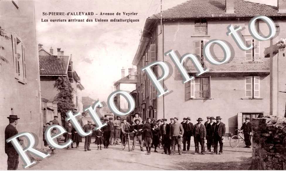 avenue de Veyrier. Les ouvriers arrivant des Usines métallurgiques