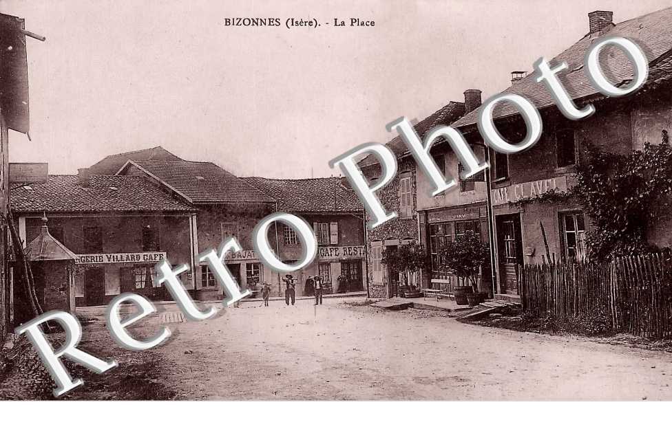 la place. Café Clavel
