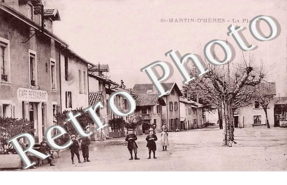 la place. Café Restaurant
