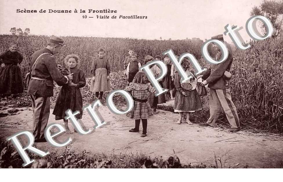 Scènes de Douane à la frontière. visite de pacotilleurs