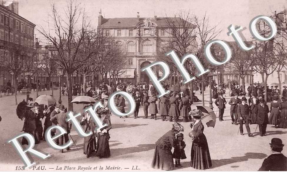 la place Royale et la Mairie