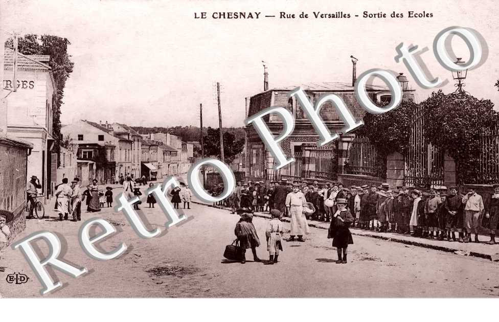 rue de Versailles. Sortie des écoles