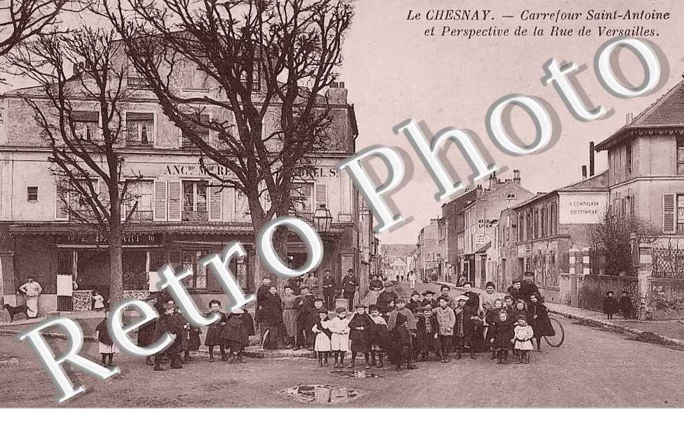 Carrefour Saint-Antoine et perspective de la rue de Versailles
