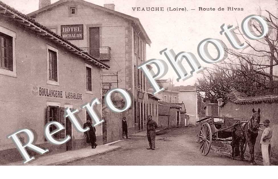 route de Rivas. Boulangerie Lassablière. Hotel Michalon