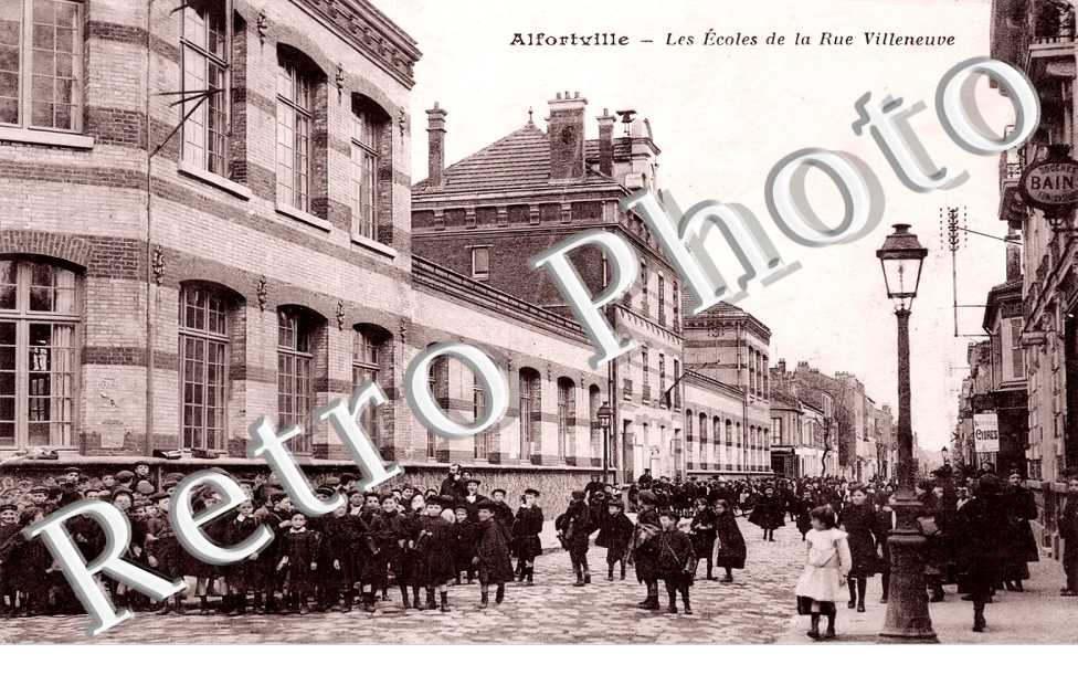 les écoles et la rue Villeneuve
