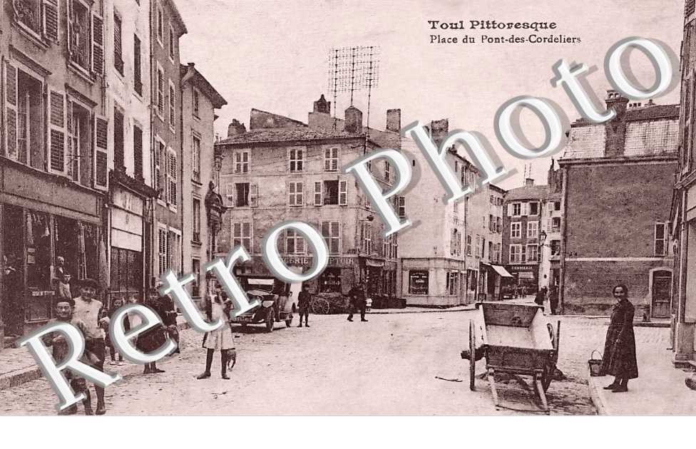 Place du Pont des Cordeliers. Epicerie Comptoir