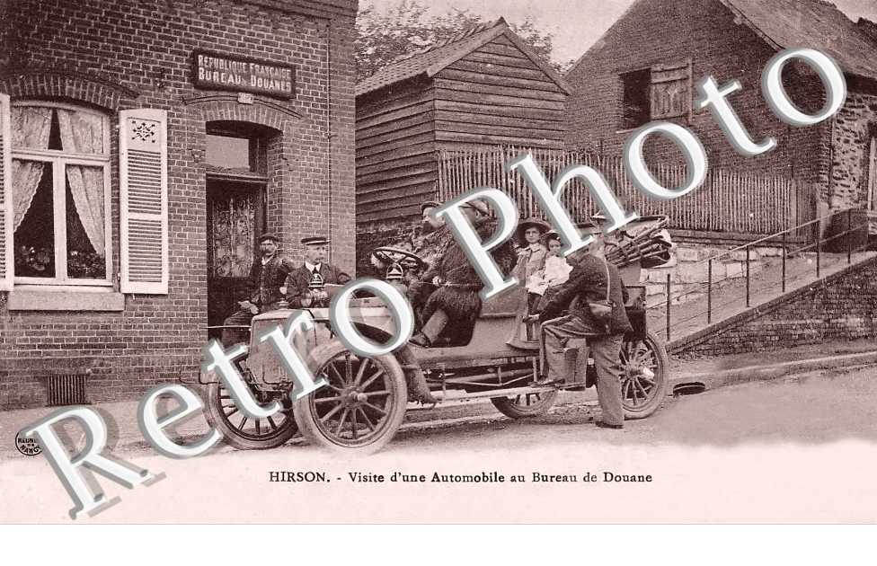 Visite d'une automobile au bureau de Douane