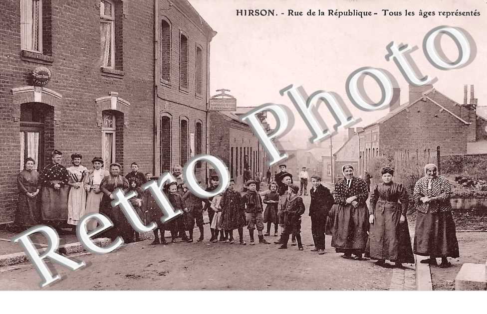 Rue de la République. Tous les âges représentés
