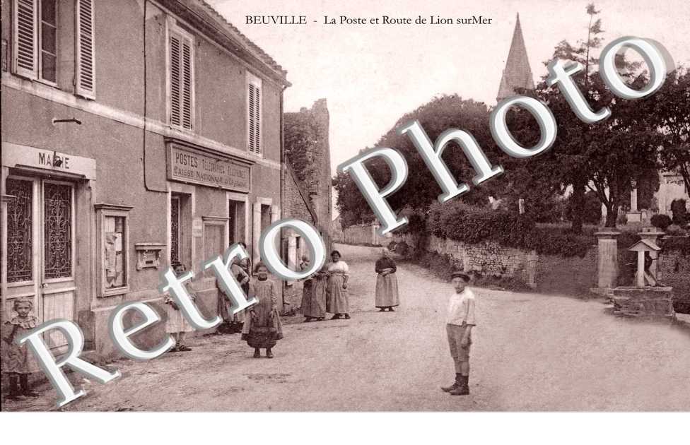 la poste et route de Lion sur Mer