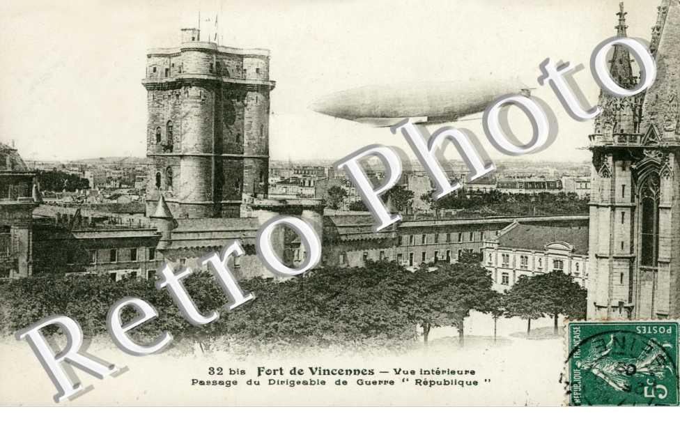 Fort de Vincennes. Passage du dirigeable de guerre " République "